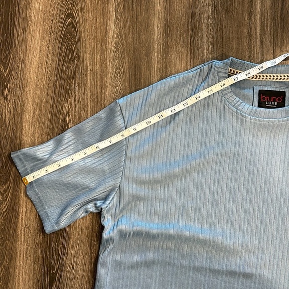 Men's Bruno Luxe Vertical Striped Blue NWT
Short Sleeved T-Shirt Size Me… - Picture 8 of 10